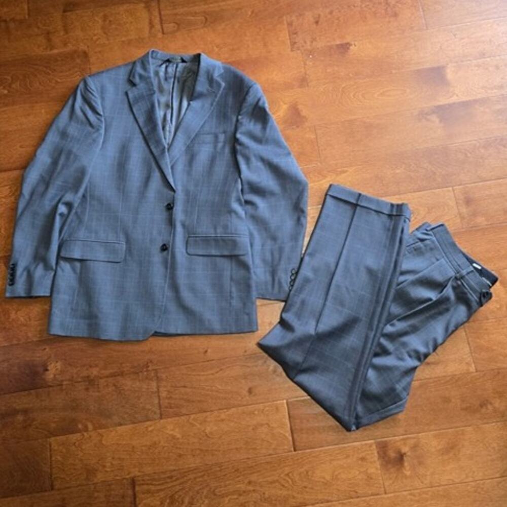 Jos. A. Bank Men's Gray Windowpane Suit 2-Piece 42R Jacket 36R Pants